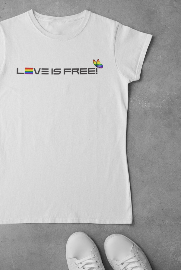 T-Shirt cuello redondo Love is Free